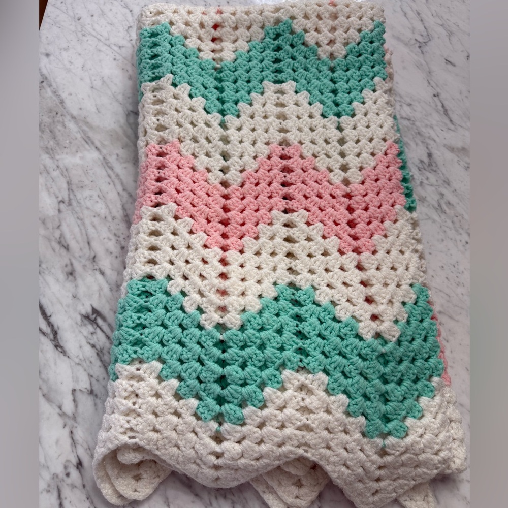 EXCELLENT LARGE Vintage Crochet Handmade Blanket Pink, Green and White 5’ x 4’